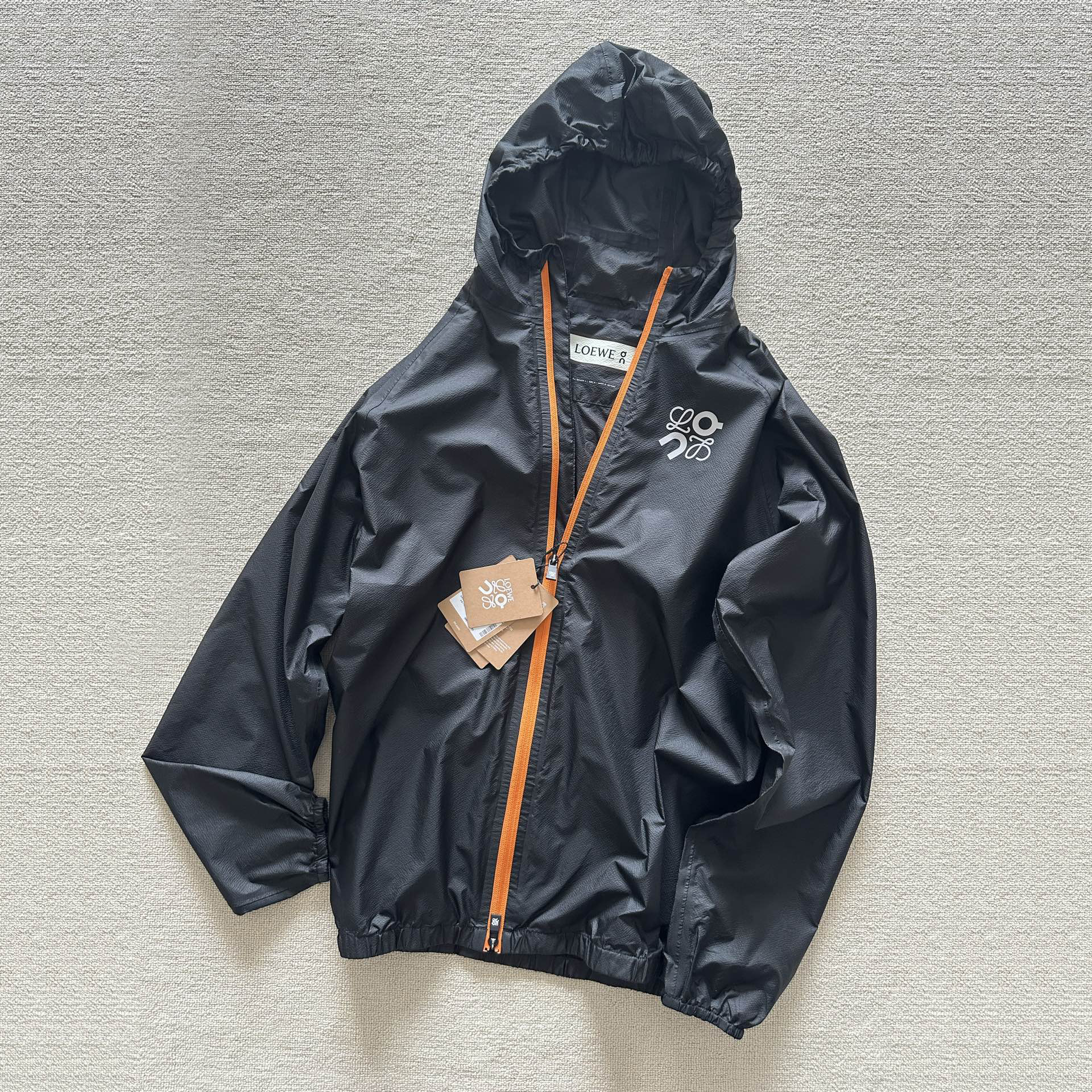 [On Running] 로에베 x 온러닝 울트라 자켓 테크니컬 쉘 자켓