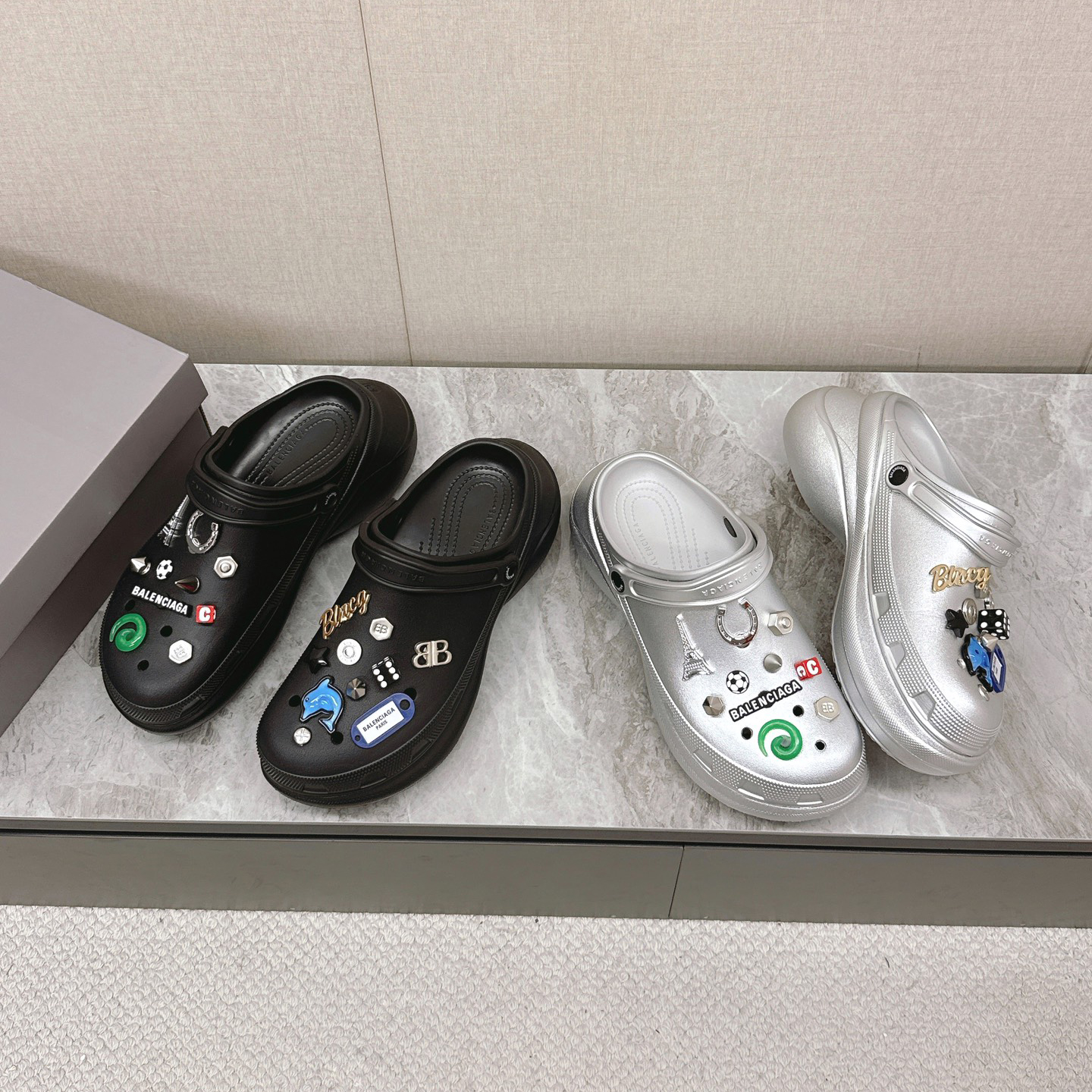 [Balenciaga] 발렌시아가 남성 크록스™ 지비츠™ 뮬 -2color