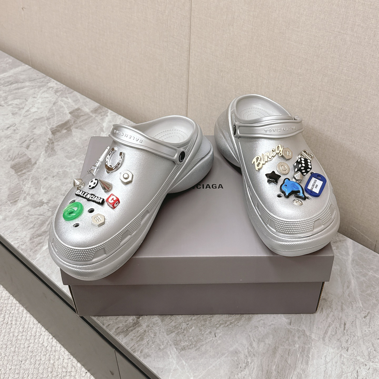 [Balenciaga] 발렌시아가 남성 크록스™ 지비츠™ 뮬 -2color