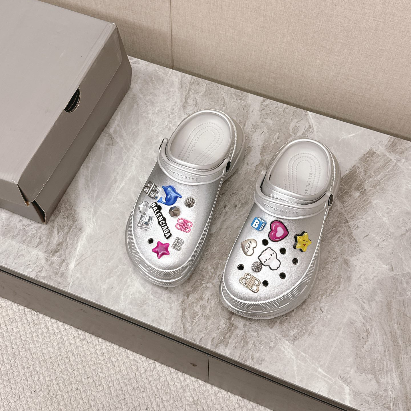 [Balenciaga] 발렌시아가 여성 크록스™ 지비츠™ 뮬 -2color