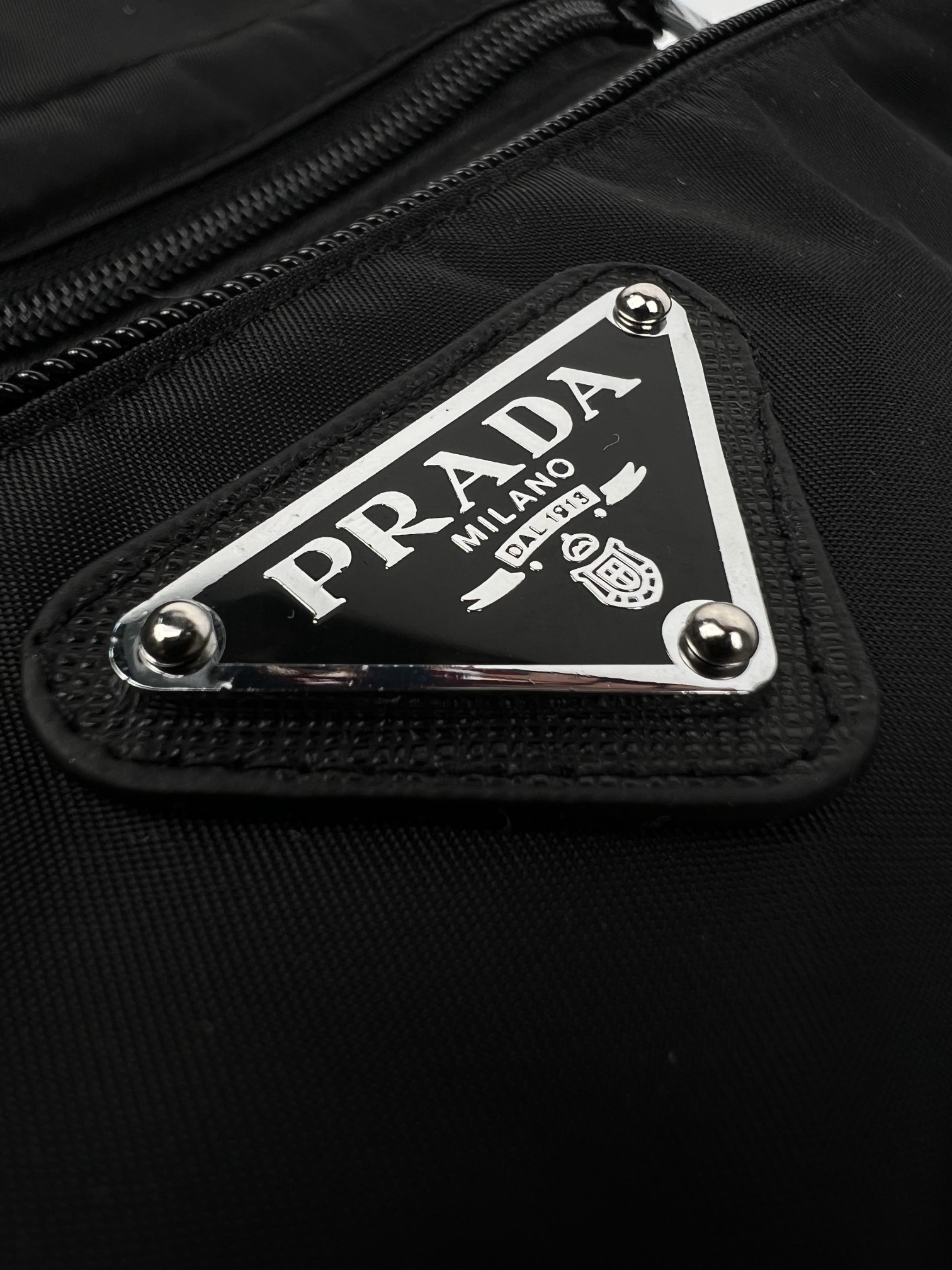 [Prada] 프라다 스틸 사피아노 와펜 버튼 숏 팬츠