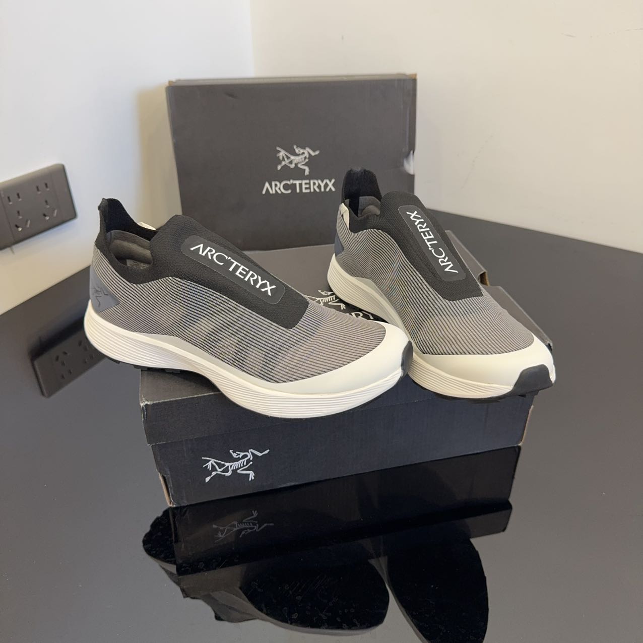 [Arcteryx] 아크테릭스 노반 SL 3 슬립온 -2Color