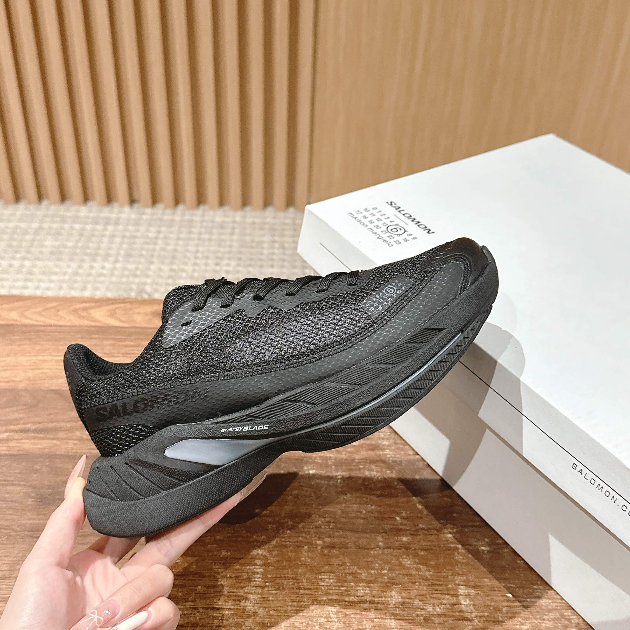 [Salomon] 메종마르지엘라 X 살로몬 스펙터 2 스니커즈