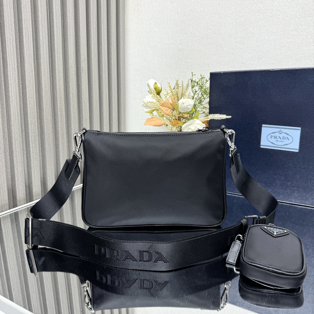 [Prada] 프라다 리나일론 앤 사피아노 레더 숄더백
