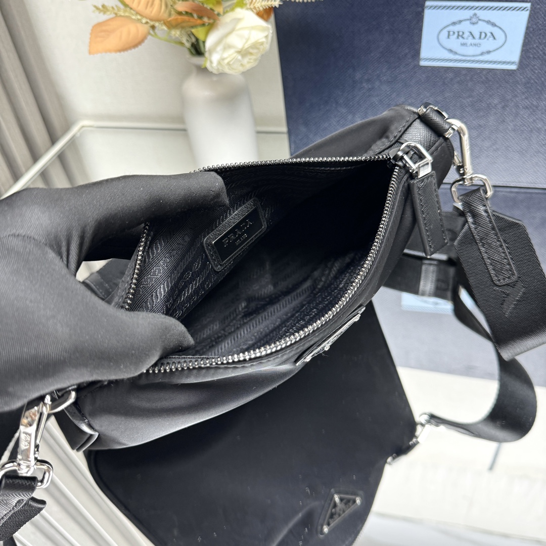 [Prada] 프라다 리나일론 앤 사피아노 레더 숄더백