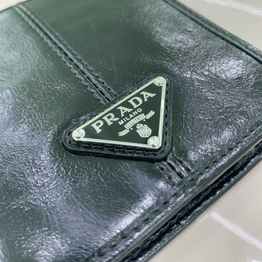 [Prada] 프라다 삼각로고 플라크 반지갑