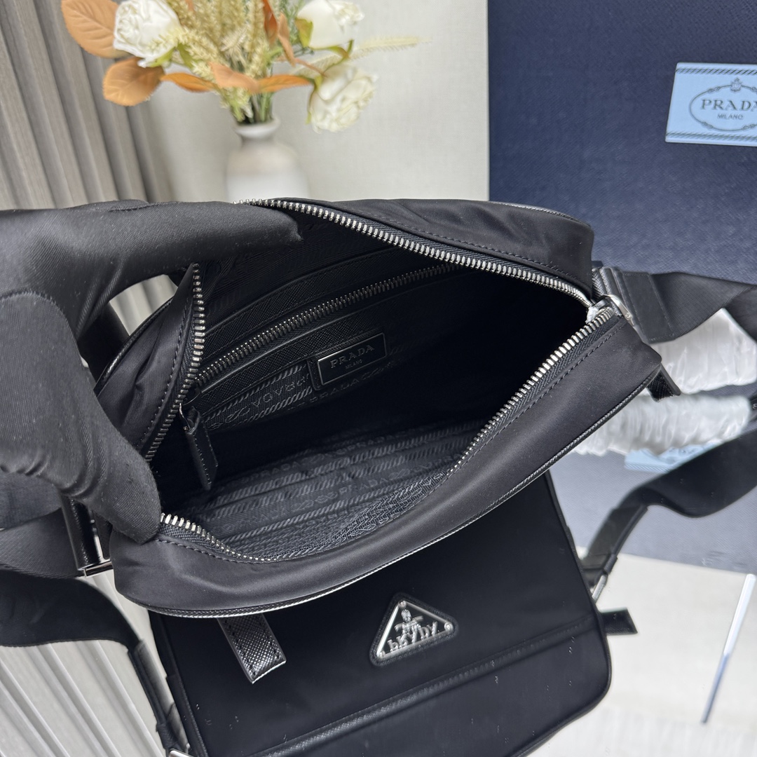 [Prada] 프라다 리나일론 렉탱글 숄더백