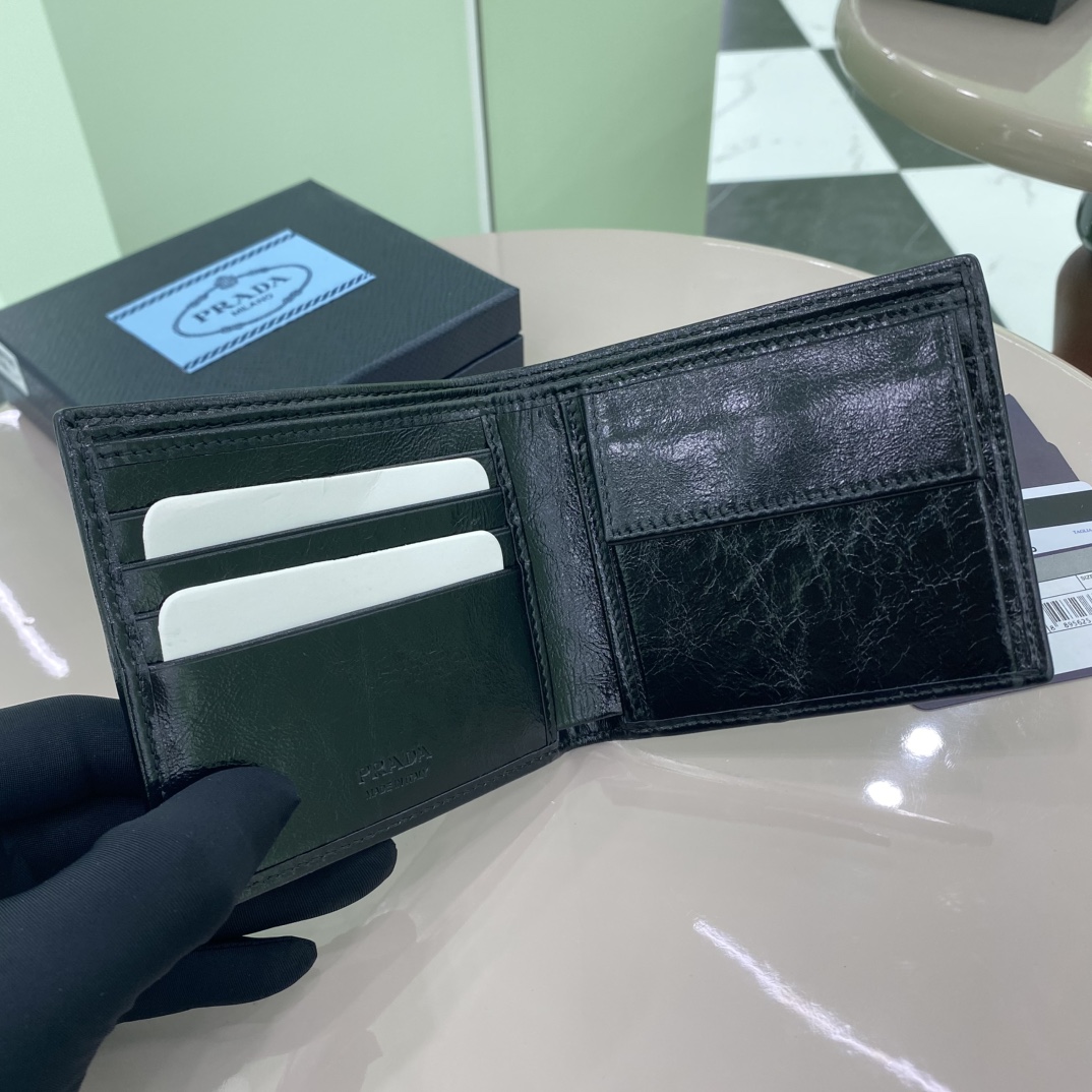 [PRADA] 프라다 삼각로고 레더 반지갑 블랙