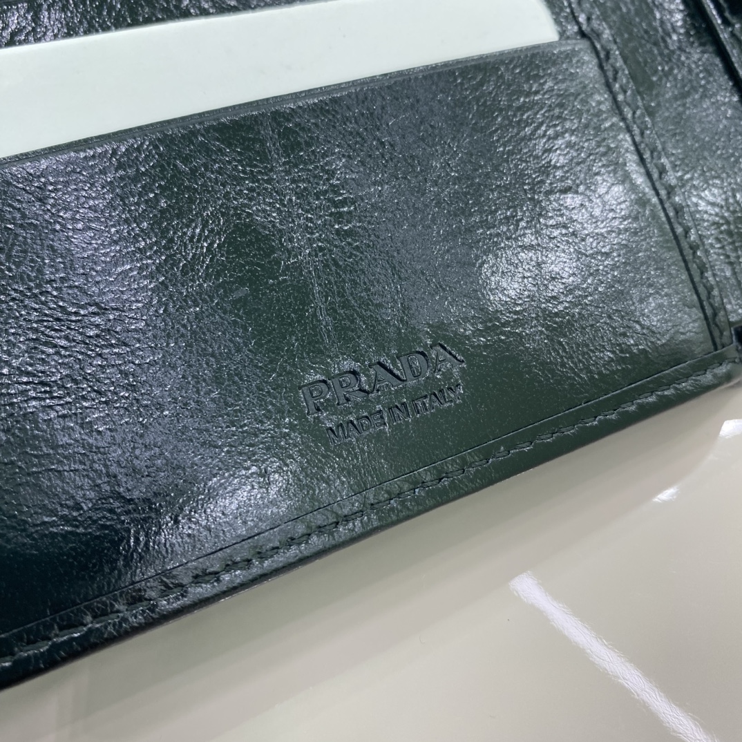 [PRADA] 프라다 삼각로고 레더 반지갑 블랙