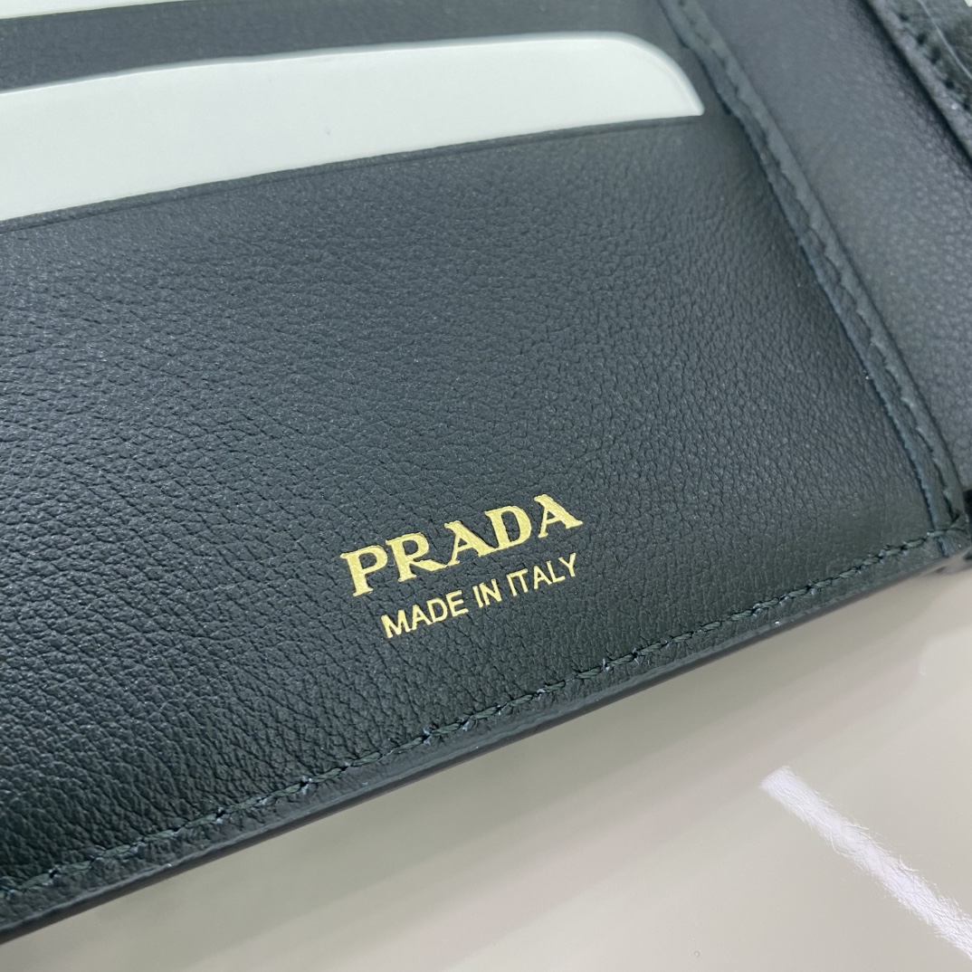 [PRADA] 프라다 핫 스탬프 레터링 로고 반지갑