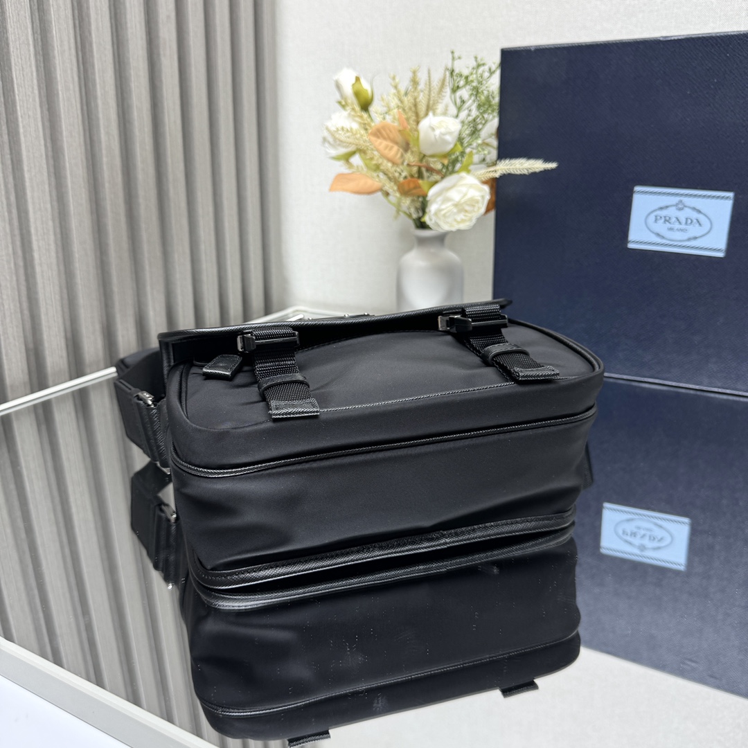 [PRADA] 프라다 리나일론 앤 사피아노 레더 숄더백 블랙
