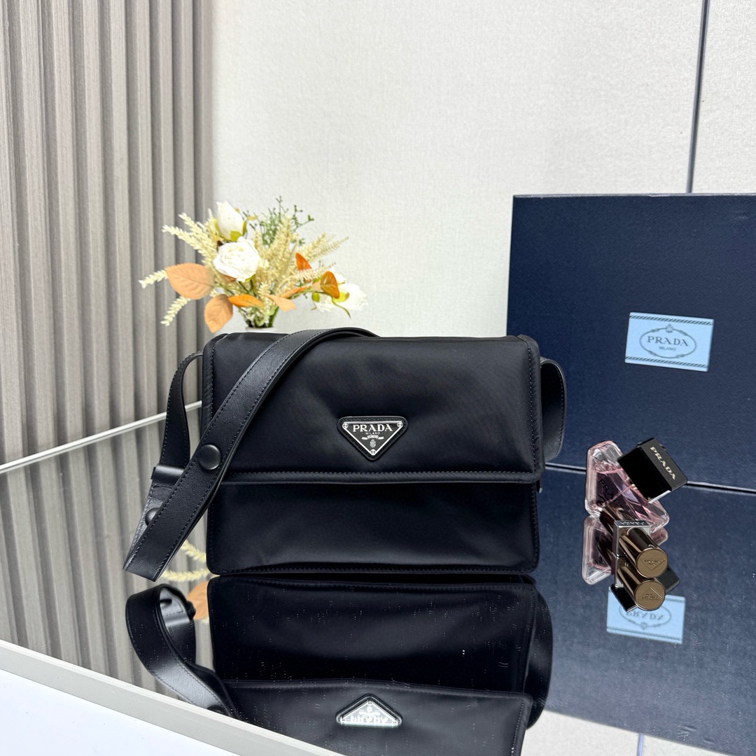 [PRADA] 프라다 스몰 패딩 리나일론 숄더백