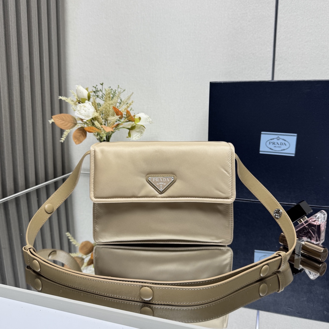 [PRADA] 프라다 스몰 패딩 리나일론 숄더백