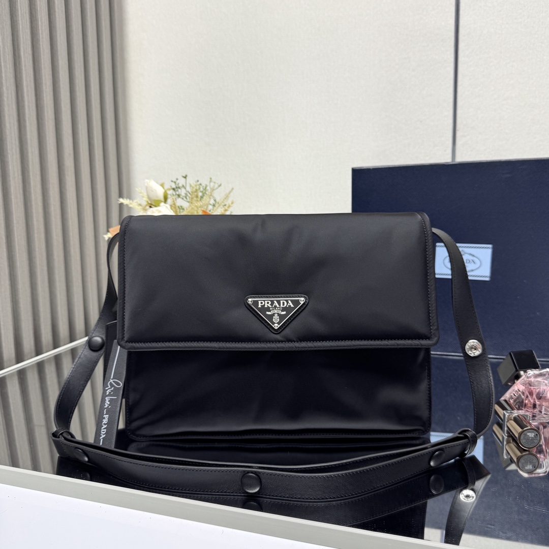 [PRADA] 프라다 미디움 패딩 리나일론 숄더백