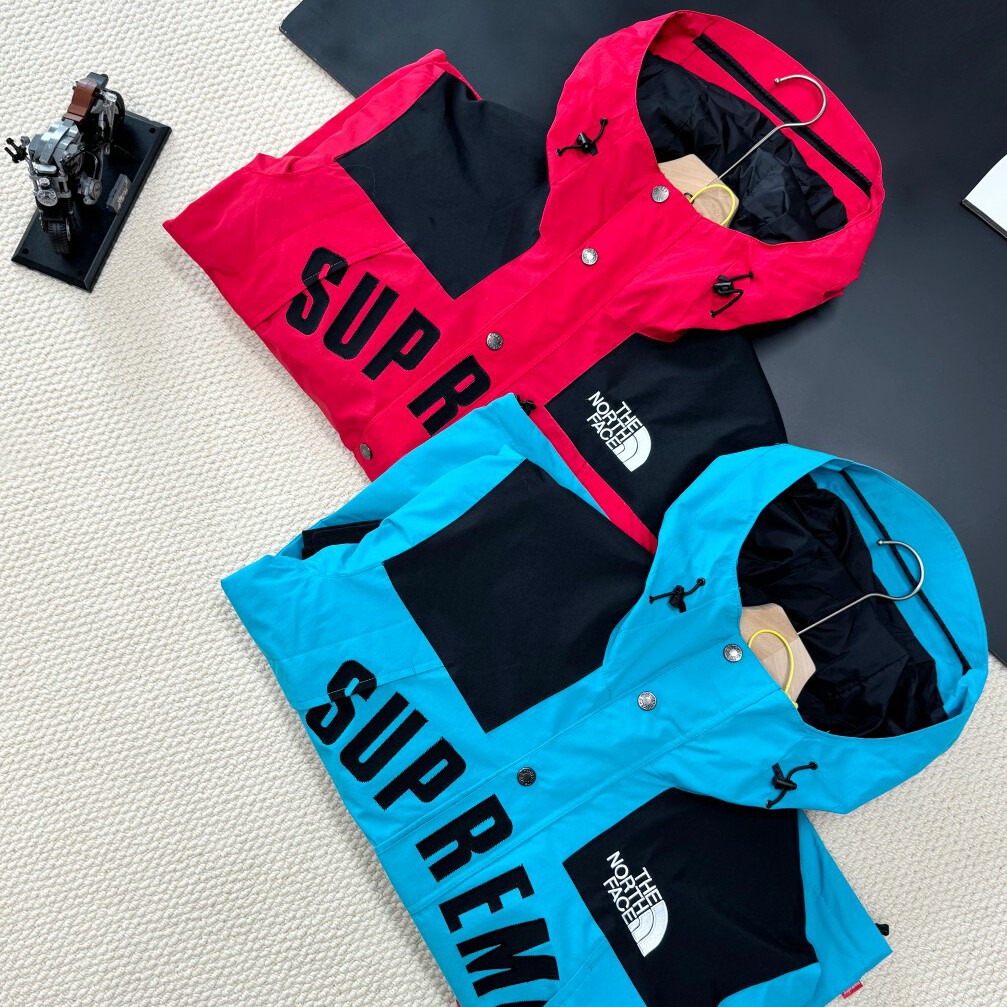 [Supreme] 슈프림 x 노스페이스 마운틴 자켓