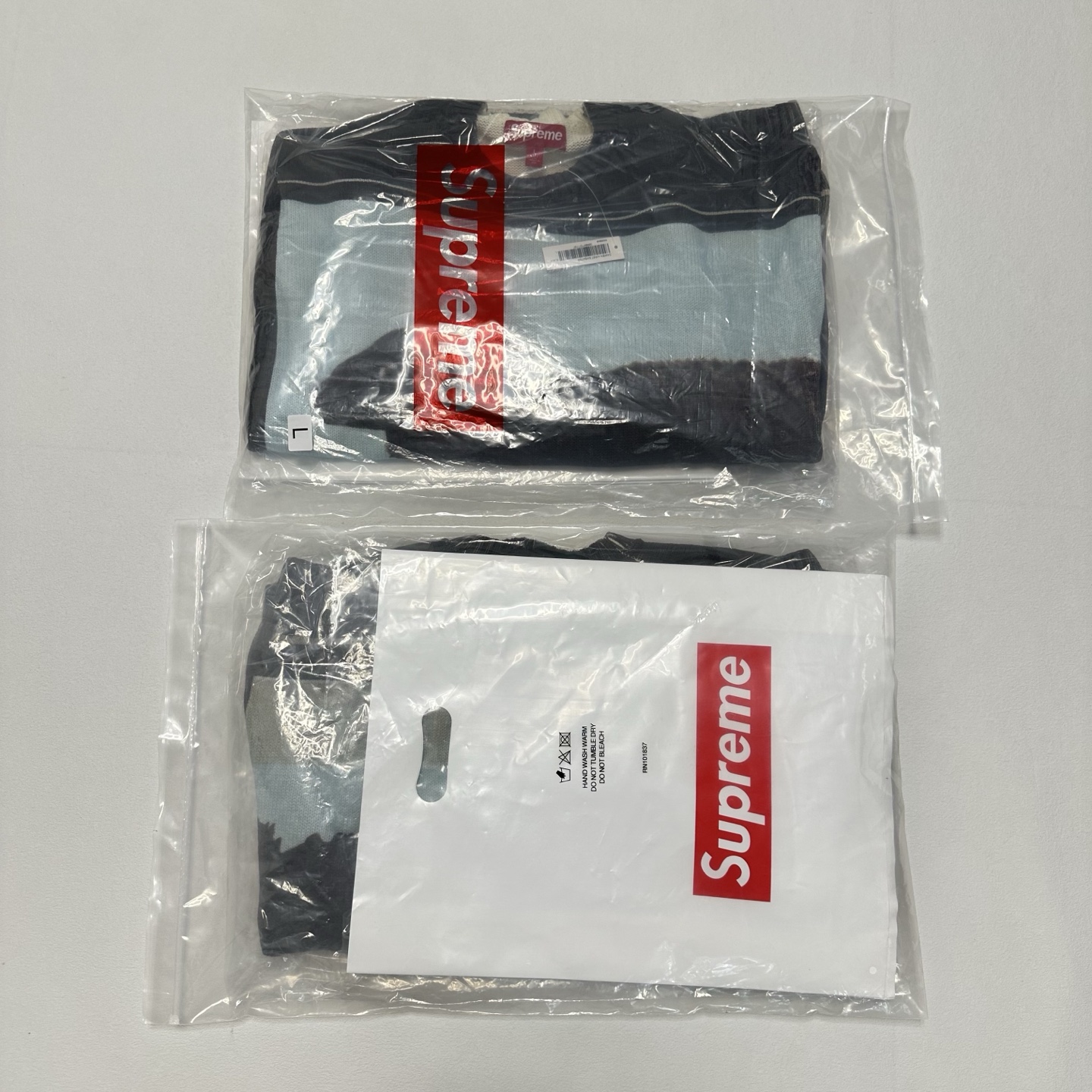 [국내배송] 슈프림 x 데미안 허스트 스웨터 -L