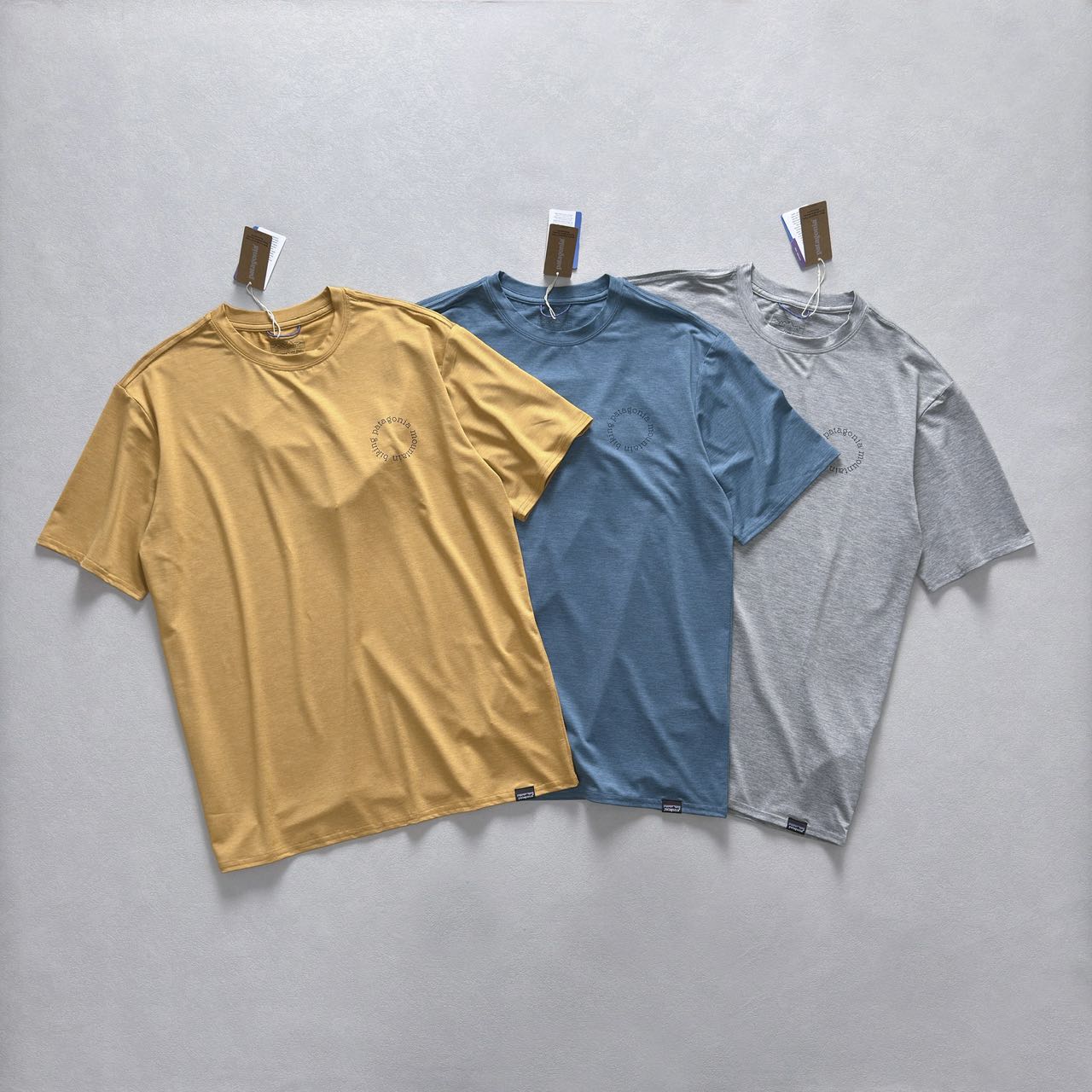 [Patagonia] 파타고니아 캐필린 쿨 데일리 그래픽 랜드 스포크 로고 반팔 티셔츠