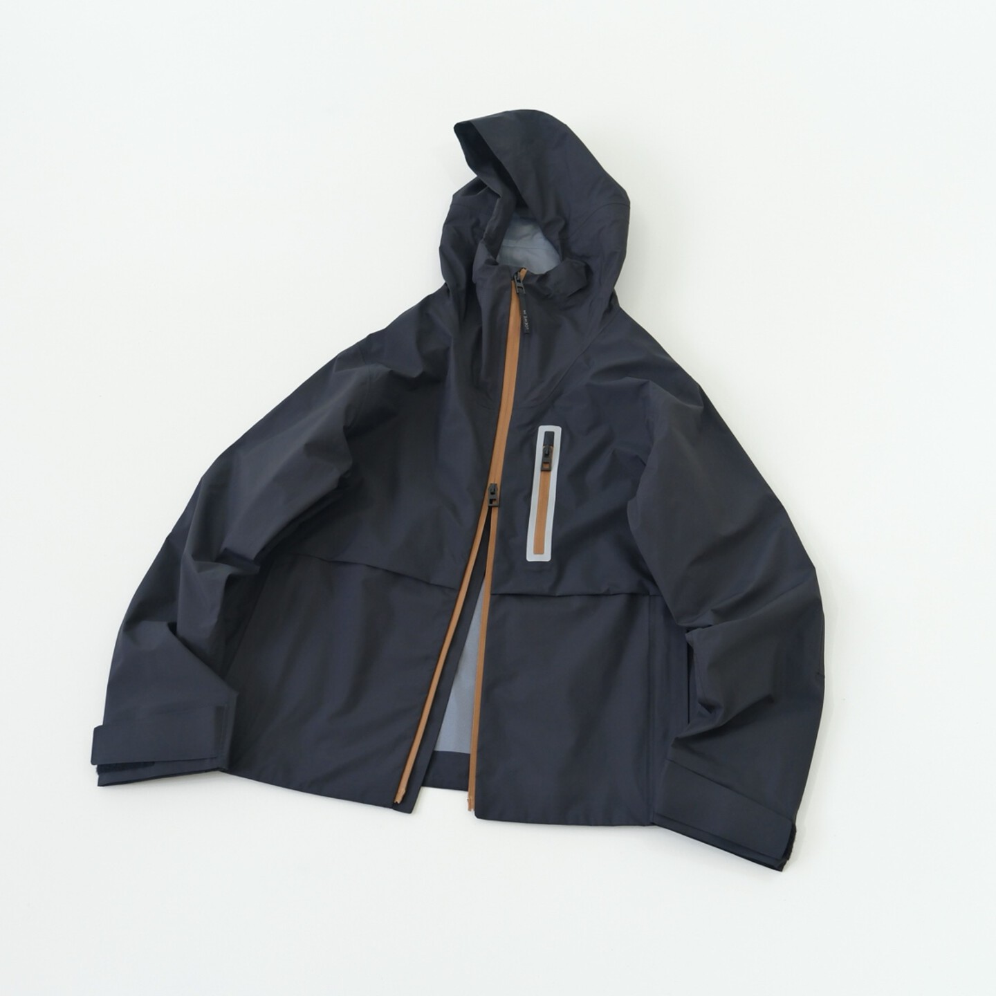 [Loewe x OnRunning] 로에베 x 온러닝 스톰 자켓 테크니컬 쉘 자켓